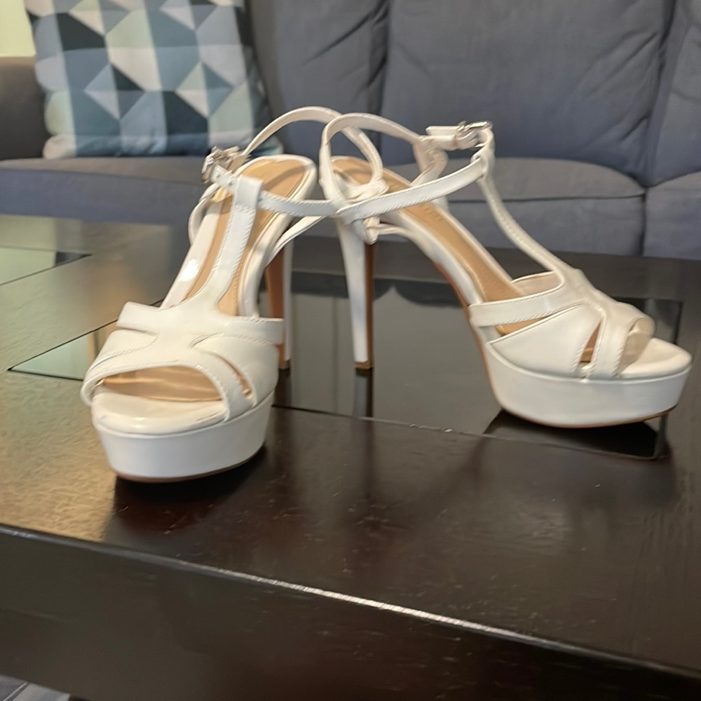 Gianni Bini white platform heels